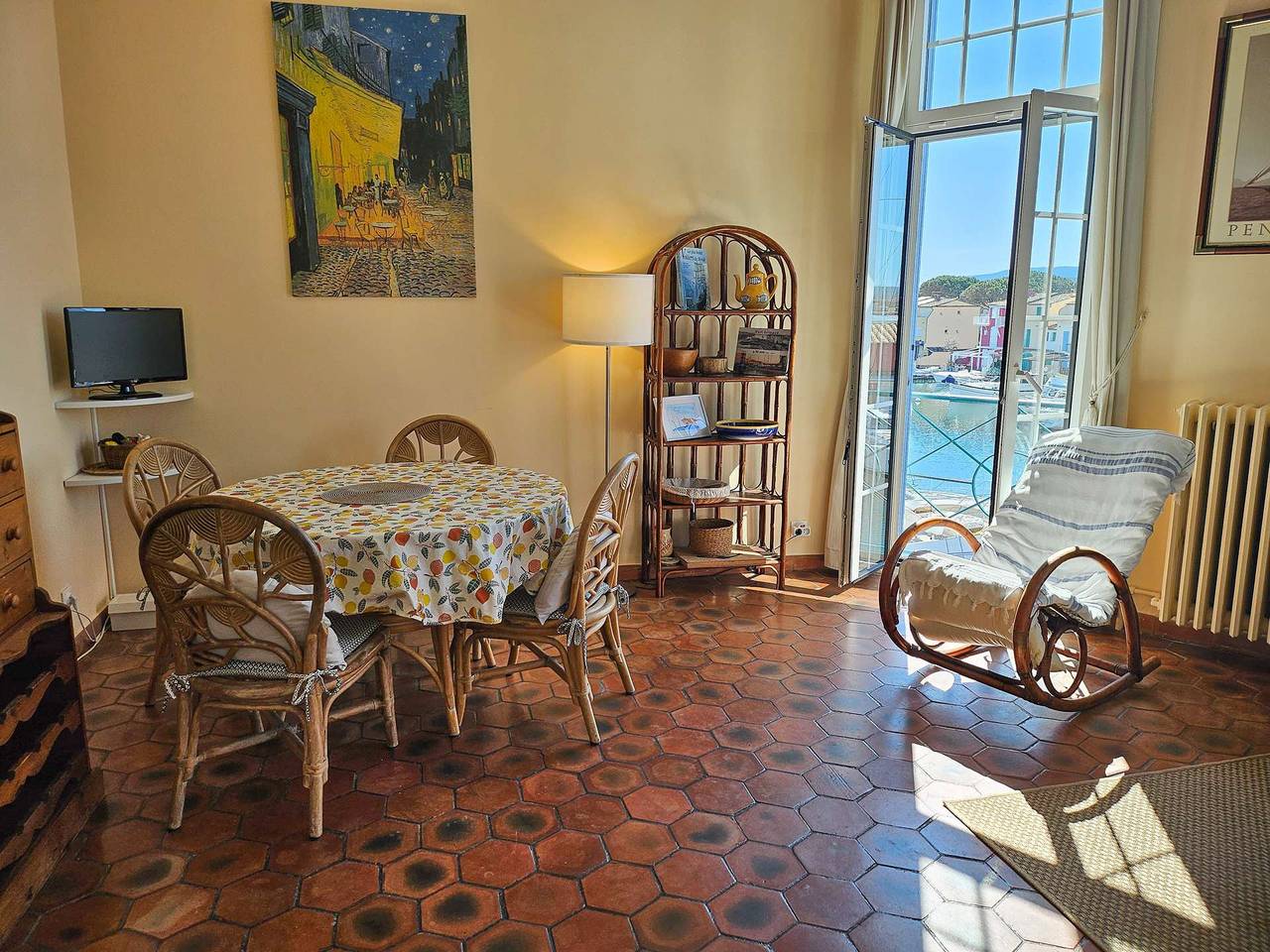 Hel ferieleilighet, Apartment for 4 people in the heart of Port Grimaud – Canal views & Wi-Fi in Port Grimaud, Grimaud