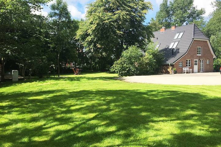 Ferienhaus für 8 Personen, mit Garten und Sauna in Poppenbüll