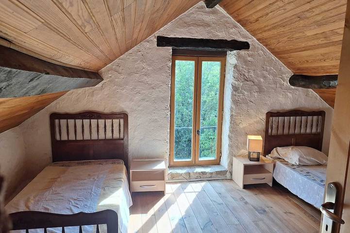 Rural cottage for 4 people on an organic farm with enclosed garden in Région d'Aubussargues