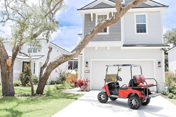 Vacation rental for 10 people, with yard and hot tub in Vilano Beach