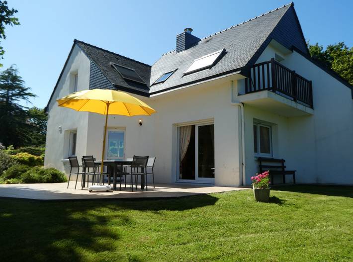 Gîte pour 8 personnes, avec terrasse et jardin