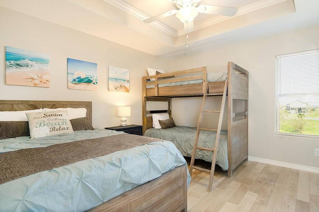 Gulf Breeze - 2 bedroom, 2 bath home that sleeps 6 - Beach & The Gulf Breeze! in Crystal Beach, Galveston County