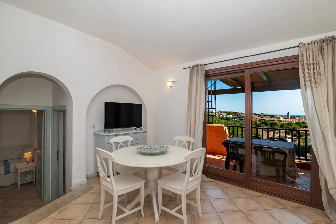 Ganze Wohnung, Ferienwohnung 'Tavolara Porto San Paolo B3' mit Meerblick, Gemeinschaftspool und Klimaanlage in Porto San Paolo, Loiri Porto San Paolo