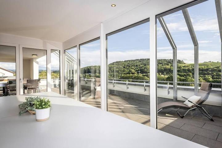 Ferienwohnung für 8 Personen, mit Balkon und Terrasse sowie Ausblick in Erlenbach