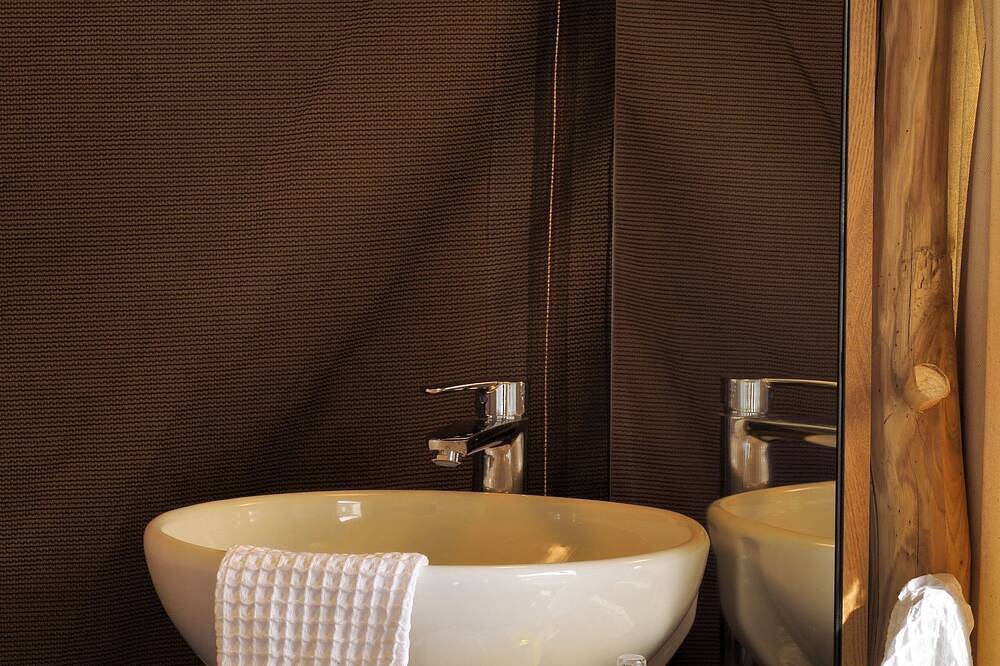 Deluxe Safari Tent in Pietrosella, Ajaccio region