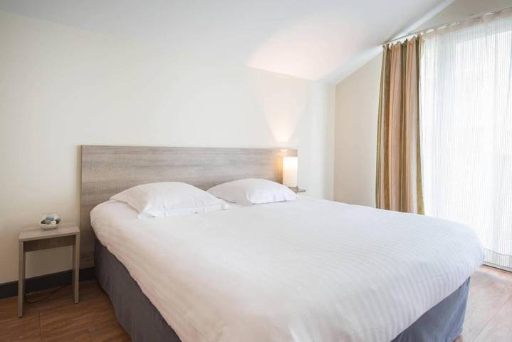 Hôtel pour 4 personnes, avec piscine ainsi que terrasse et jardin