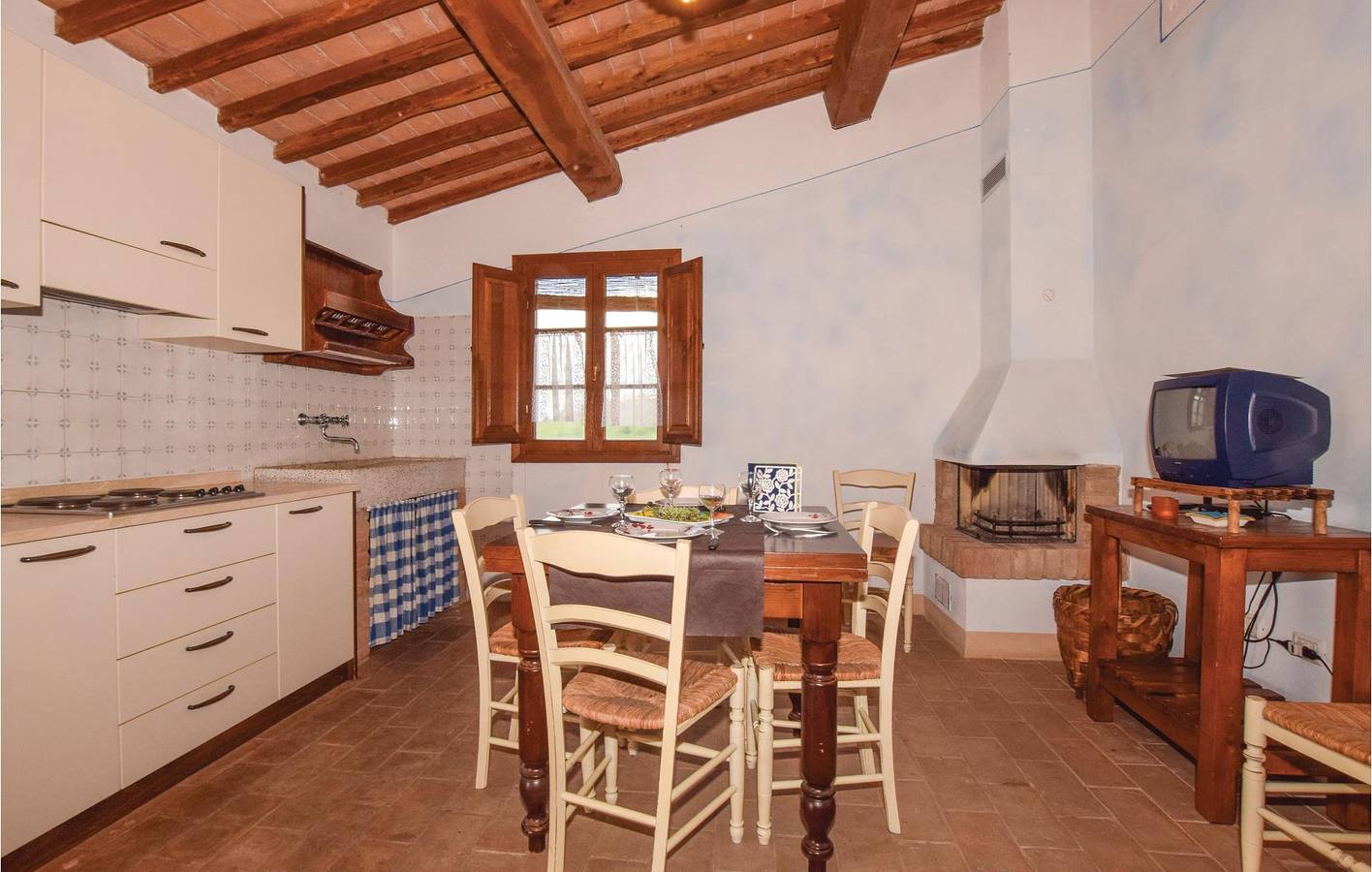 Ganze Ferienwohnung, Appartement am Pool mit Parkplatz & WiFi in Palaia, Pisa Provinz