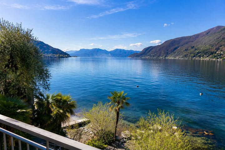 Ferienwohnung für 2 Personen, mit Balkon und Terrasse sowie Garten und Seeblick in Lago Maggiore (Lombardei)