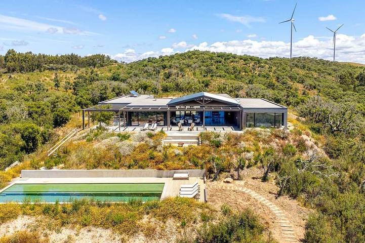 Ferienhaus für 38 Personen, mit Garten und Balkon in Porto Covo