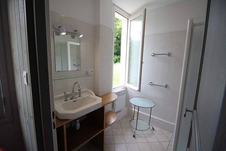 Location de vacances pour 3 personnes, avec terrasse à Breuillet - 3