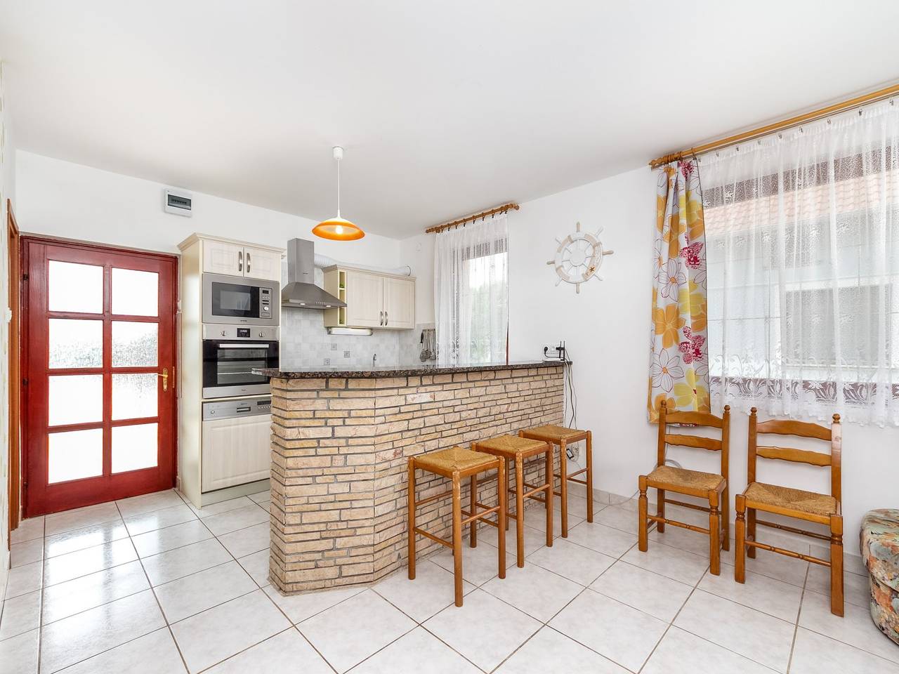 Yellow 1 in Balatonmariafürdö, Plattensee Südufer