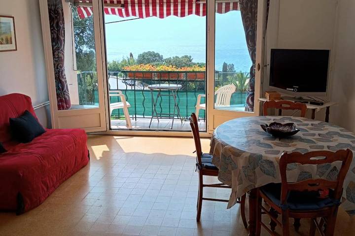 Gîte pour 5 personnes, avec terrasse et jardin dans Office De Tourisme De Rayol Canadel - 2