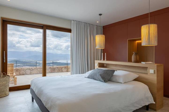 Alav13AC Located in the village of Alata, overlooking the bay of Ajaccio 6bedrooms in Alata, Ajaccio und Umgebung