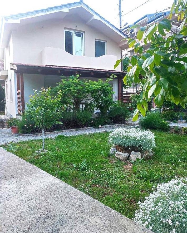 Hus för 3 Personer, med balkong och trädgård i Nordmakedonien