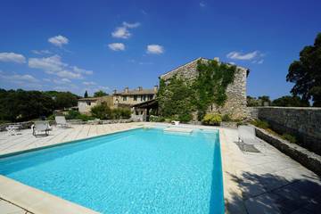 Maison d’hôte pour 2 personnes, avec jardin ainsi que piscine et vue, animaux acceptés à Varages