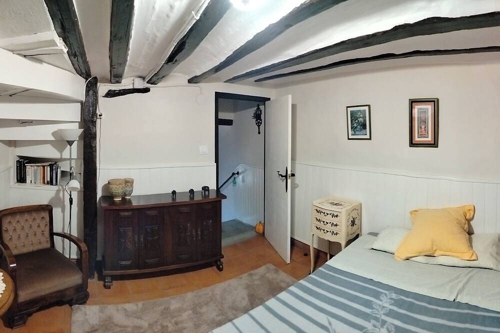 2Bed Traditional Apt - Private Balcony - Fuenmayor in Fuenmayor, Provincia de La Rioja