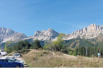 Gîte pour 4 personnes, avec terrasse ainsi que vue et piscine à Gresse-en-Vercors