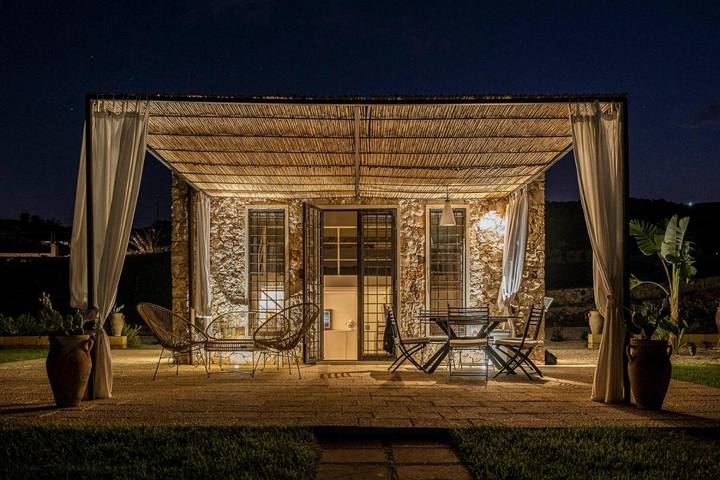 Villa per 4 persone, con Balcone e Terrazza nonché Giardino e Panorama a Torrefano