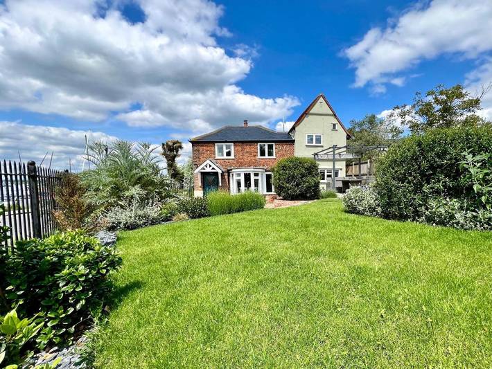 Holiday rental for 4 people, with Hot tub and Garden as well as View in Mersea Island