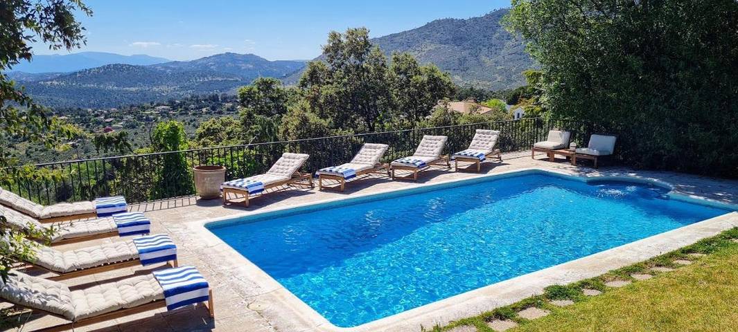 Villa pour 10 personnes, avec piscine ainsi que vue et jardin - 1