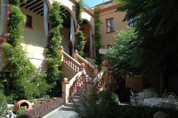 Hôtel pour 10 personnes, avec terrasse et jardin, adapté aux familles à La Seu d'Urgell