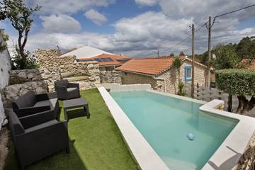 Gîte pour 7 personnes, avec jacuzzi et jardin, animaux acceptés dans Ourém