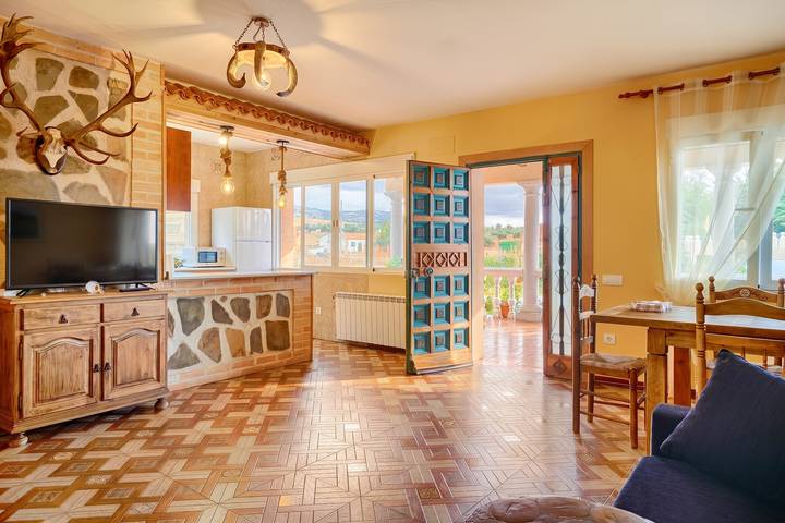 Geräumige Villa mit Pool in Porzuna - 90 m² und Bergblick in Porzuna, Comarca de la Mancha