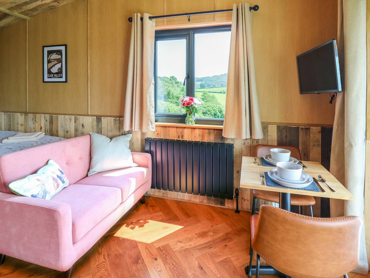 Hen's Hideaway in Powys