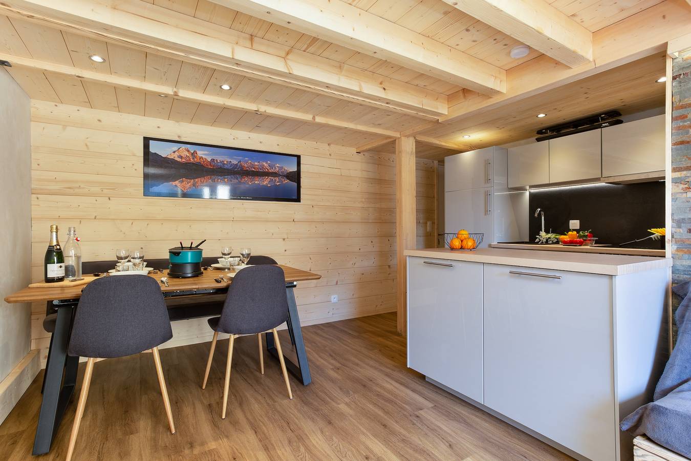 Appartement entier, Grand Roc C411 280m from Slopes, Mont-Blanc View, Parking & Wifi in Argentière, Chamonix-Mont-Blanc