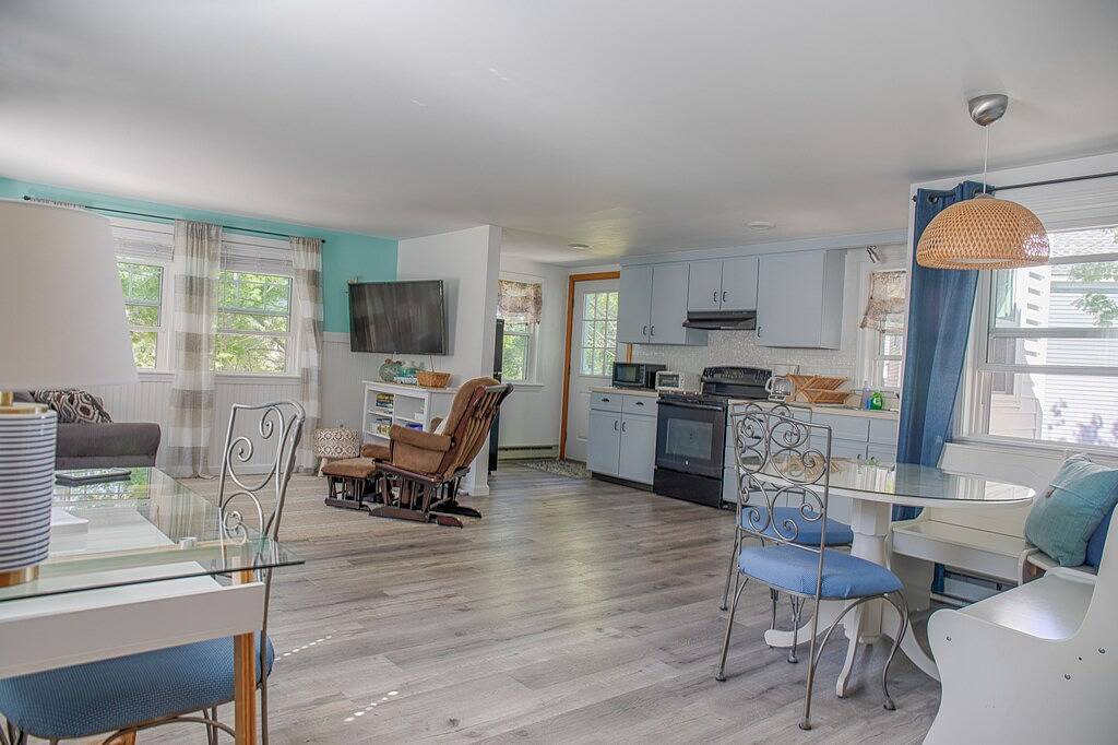 Ganze Wohnung, Nur wenige Schritte von Perkins Cove entfernt, genießen Sie Shopping, Restaurants und Strand - voll klimatisiert! in Ogunquit, York County