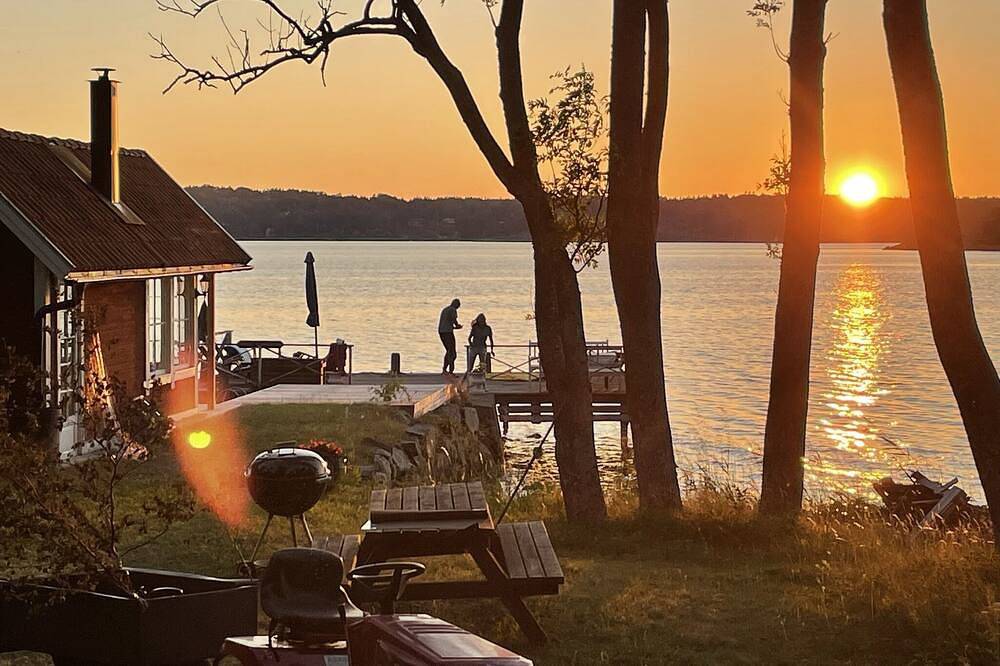 Seaside century house with beautiful sunset and big jetty with sauna in Stockholm archipelago