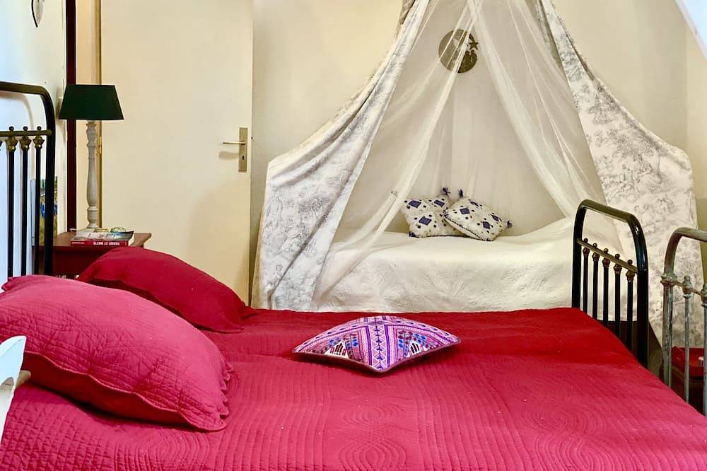 Appartement entier, Charming Romantic Tower in Chateau Estate in Ocquerre, Seine-et-Marne