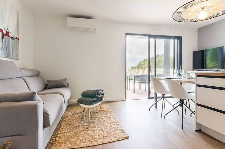 Gîte pour 2 personnes, avec jacuzzi ainsi que jardin et piscine dans Plage Du Port Meleu Prefailles - 4