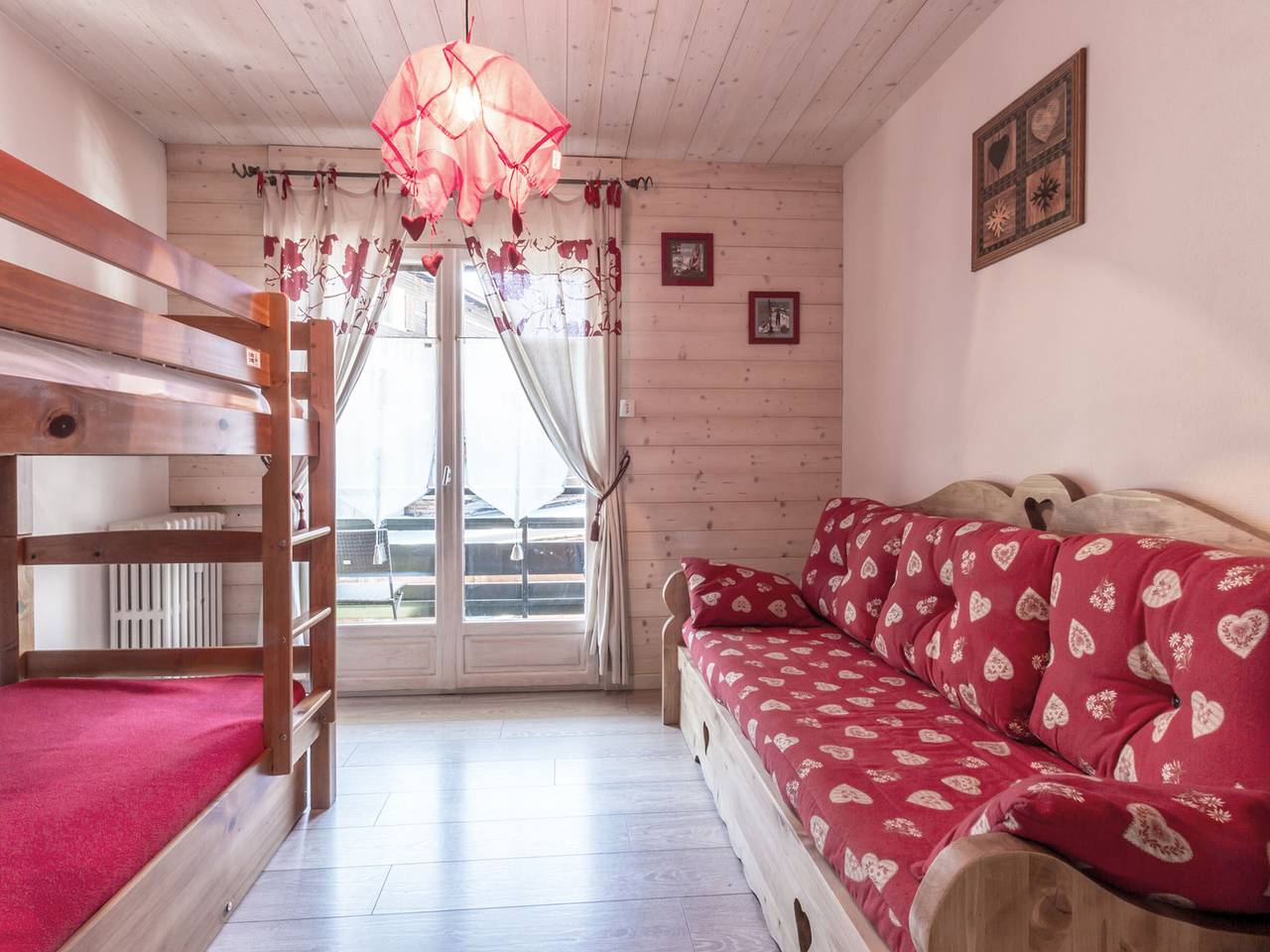 Appartement entier, Appartement cosy proche commerce, centre station, garage inclus, animaux admis in La Clusaz, Région d'Annecy