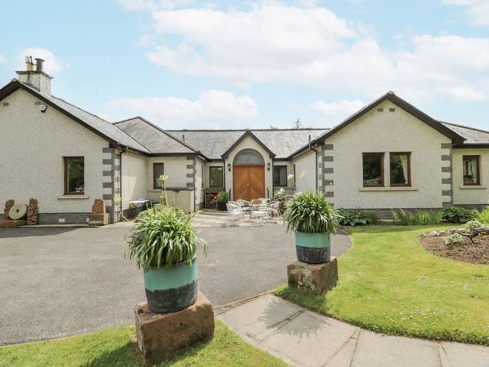 Log cabin for 12 people, with garden the Scottish Borders