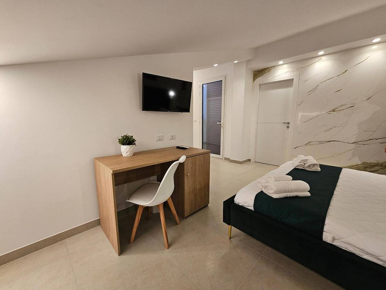 Chambre Queen avec Jacuzzi et Terrasse Privée – Aura Beb in Pachino, Province de Syracuse