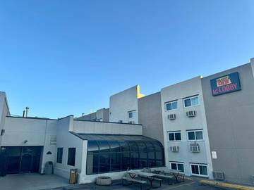 Hôtel pour 3 personnes, avec jacuzzi à Minot