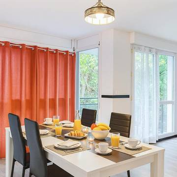 Gîte pour 2 personnes, avec vue ainsi que balcon et jardin dans Lac de Maine