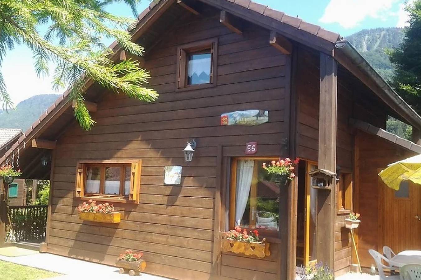 Chalet « 6p Confort-Le Chardon Blanc »: Vistas a la montaña, terraza privada y Wi-Fi in Verchaix, Region Bonneville