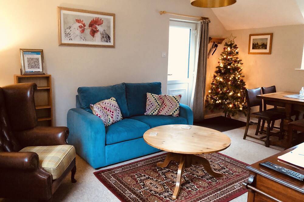 All yours Bright & airy cosy 1 bedroom apartment situated in its own woodland in Dorset