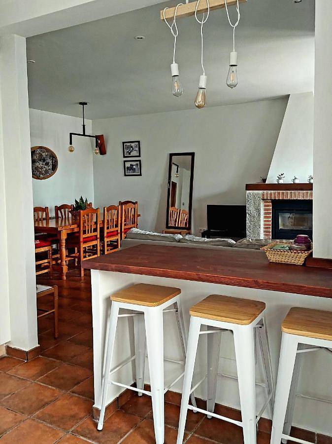 Casa rural para 7 personas, con Terraza y Jardín además de Piscina y Vistas en Narrillos de San Leonardo - 4
