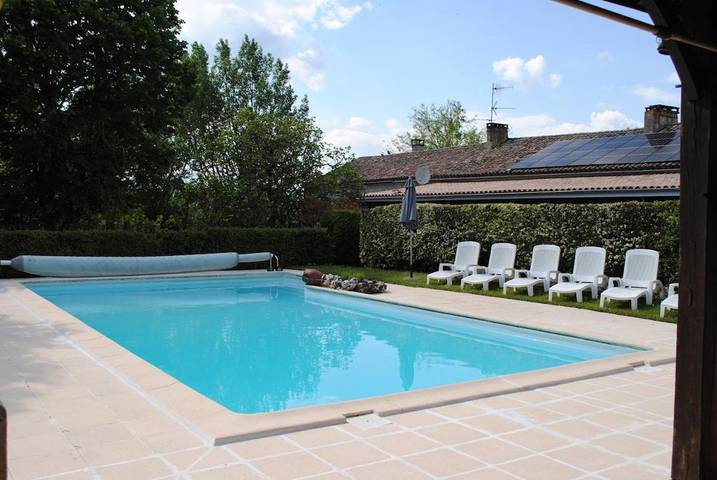 Location de vacances pour 6 personnes, avec jardin ainsi que piscine et vue à Boisse