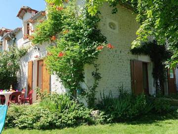 Gîte pour 6 personnes, avec terrasse et jardin, animaux acceptés à Salles-Lavalette