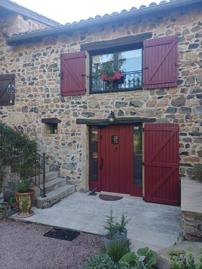 Location de vacances pour 2 personnes, avec Balcon et Terrasse ainsi que Jardin et Piscine à Cenves - 3