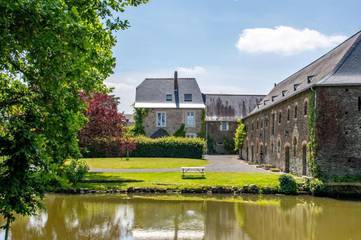 Gîte pour 4 personnes, avec jardin ainsi que piscine et vue à Le Bourg-d'Iré