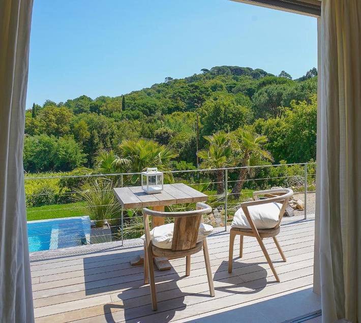 Chambre d’hôte pour 2 personnes, avec vue ainsi que jardin et piscine dans le Var - 4