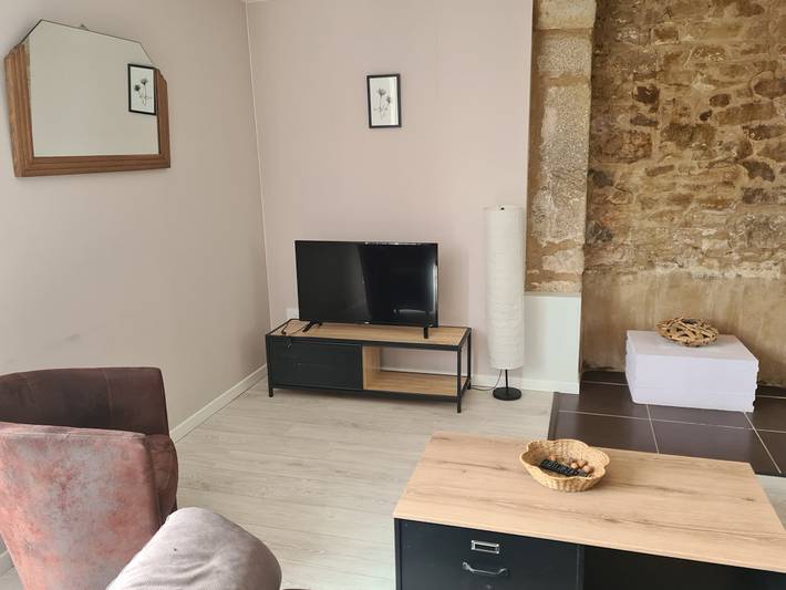 Gîte pour 4 personnes, avec jardin et terrasse à Theix - 3