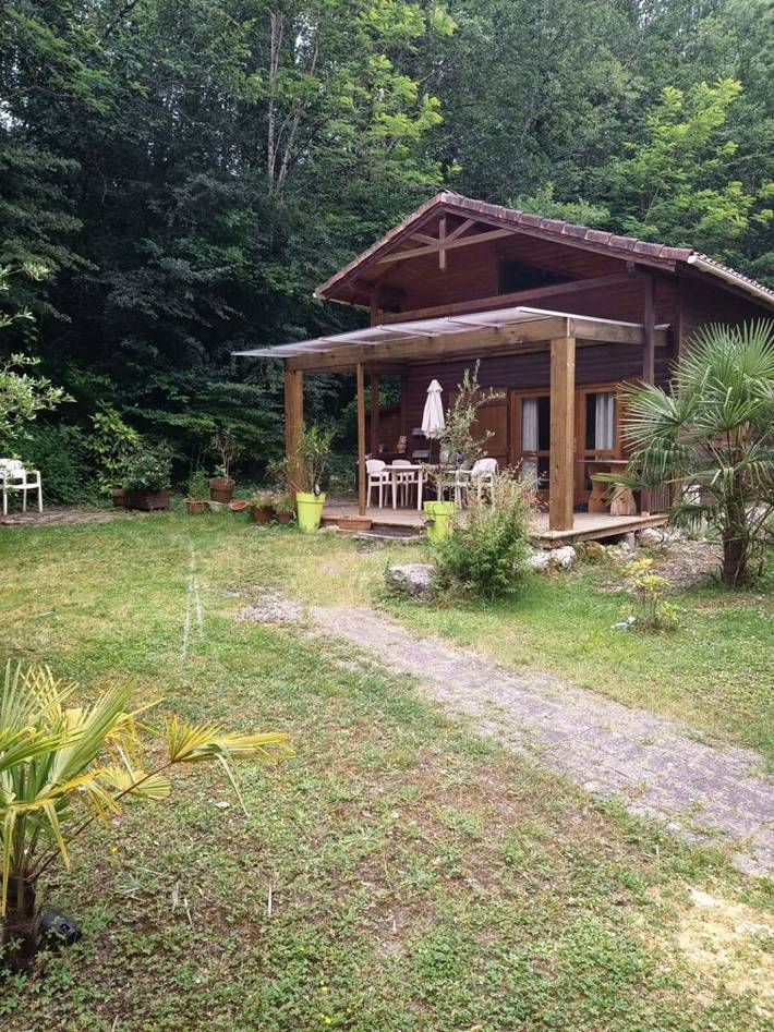 Gîte pour 4 personnes, avec Terrasse et Jardin ainsi que Piscine et Vue sur le lac