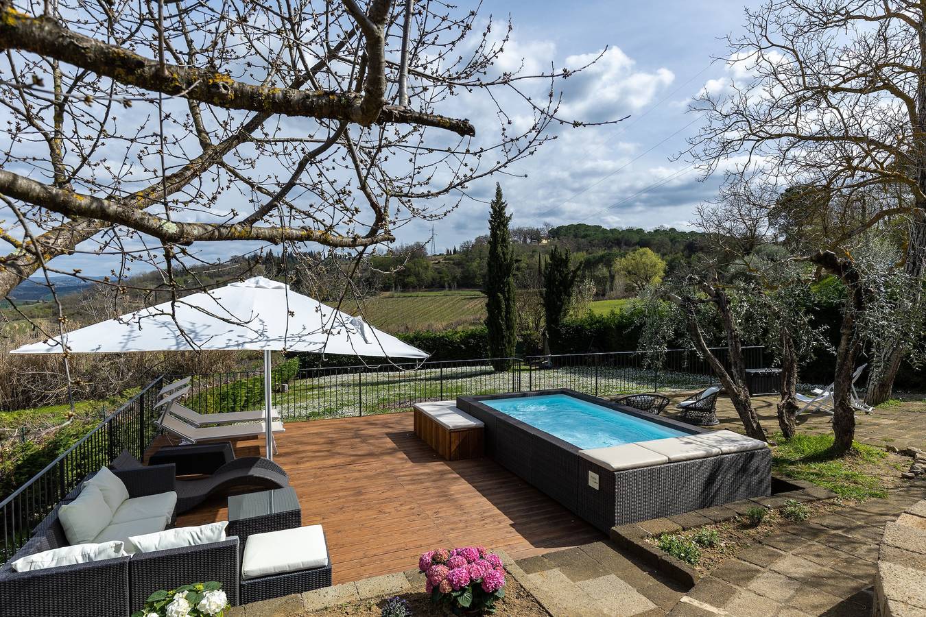 Casa vacanze 'La Loggia di Giulia' con terrazza privata, idromassaggio e giardino in San Gimignano, Chianti