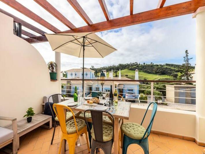 Casa de férias para 6 pessoas, com piscina e terraço em Budens